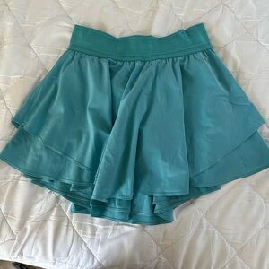Lululemon court rival skirt